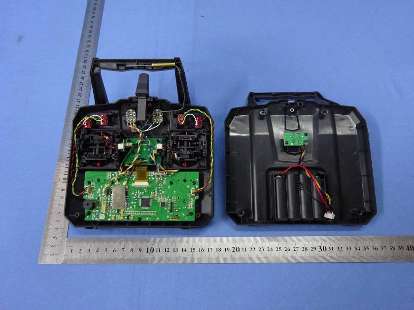 FCC ID 2AARVRCL-R8RADIO Internal Photos