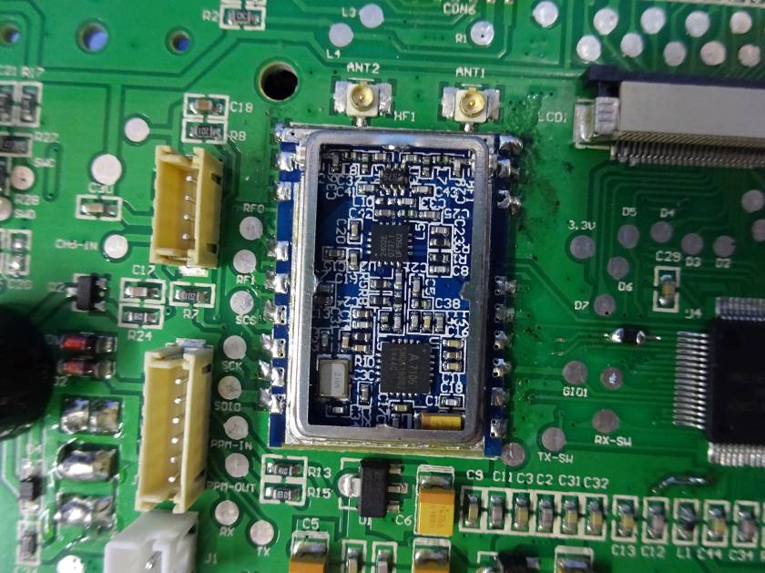 FCC ID 2AARVRCL-R8RADIO Internal Photos