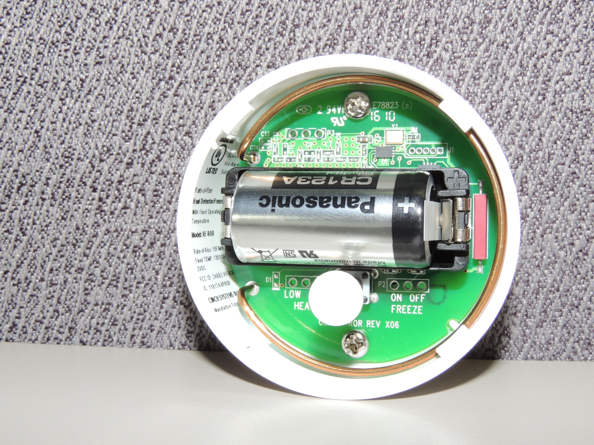FCC ID 2ABBZ-RF-ROR ID Label Location Info