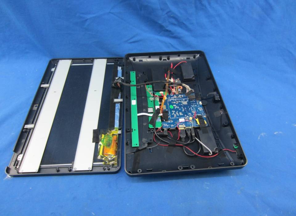 FCC ID 2AC8G-UIT4 Internal Photos