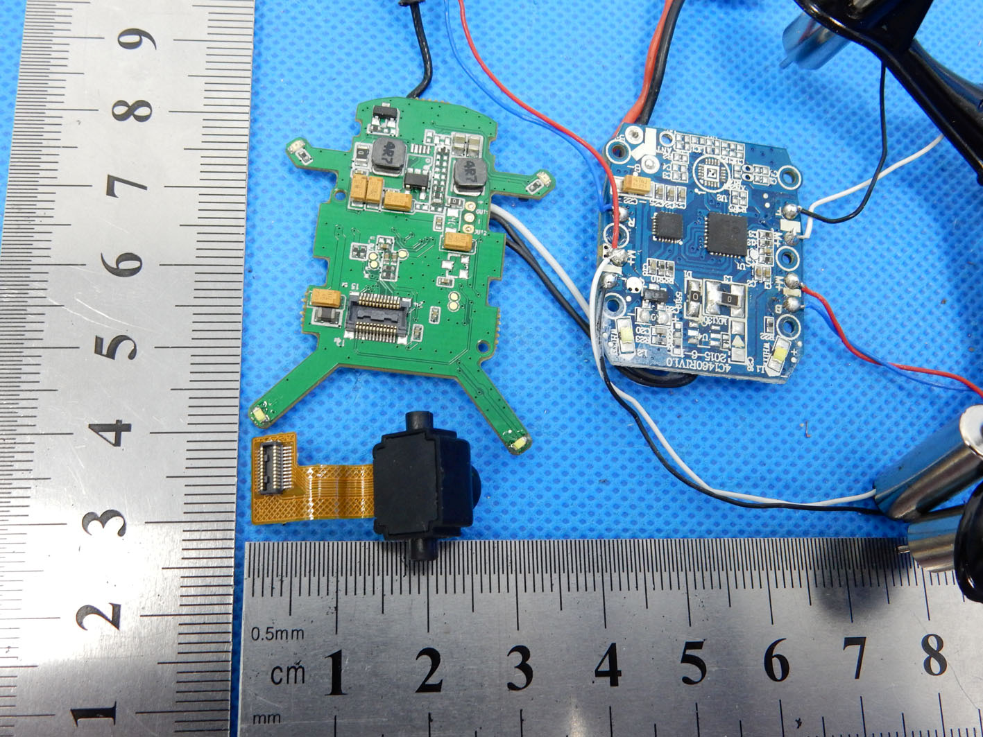 FCC ID 2ADSOA803W Internal Photos
