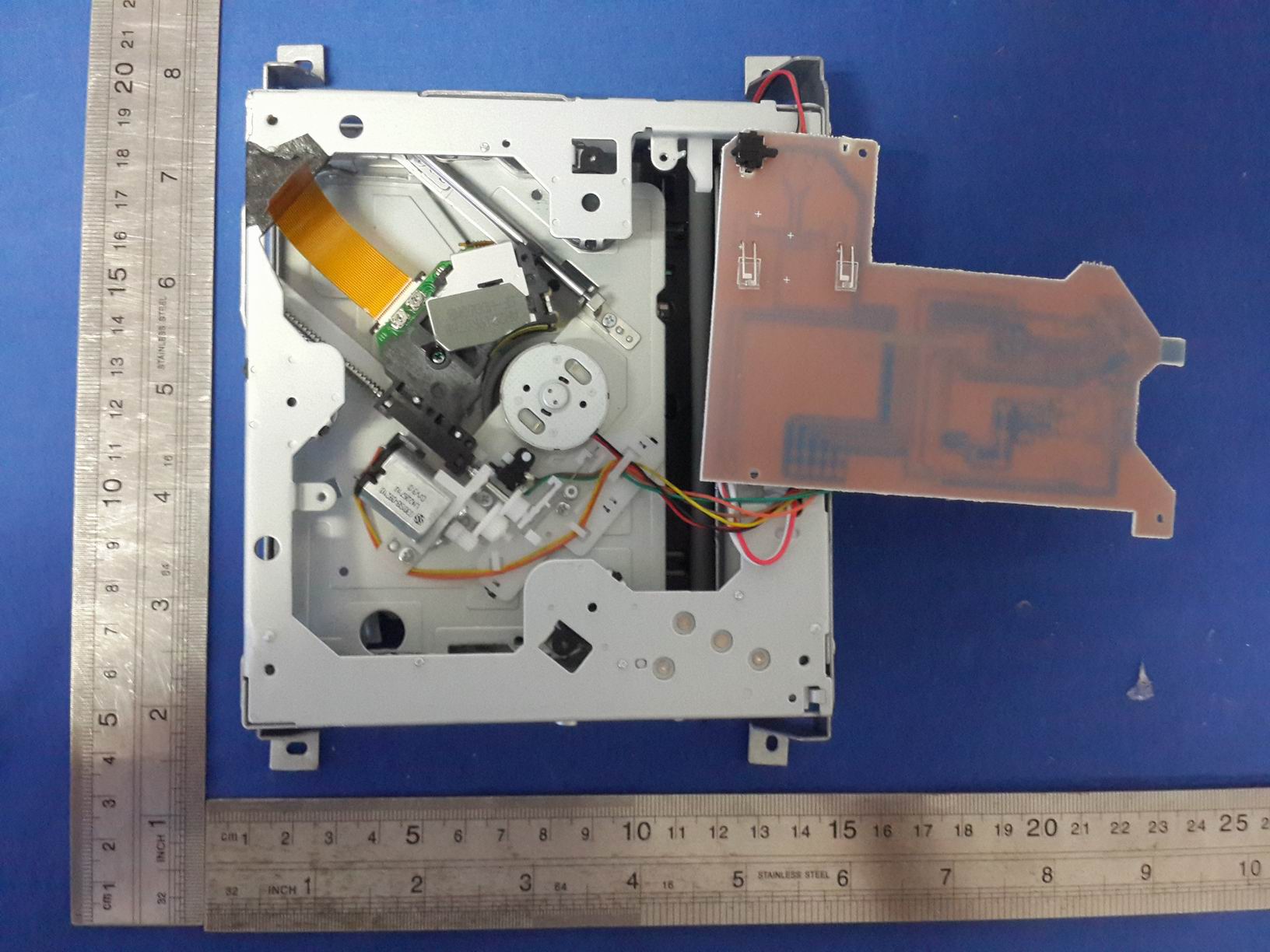 FCC ID 2AFR76018 Internal Photos