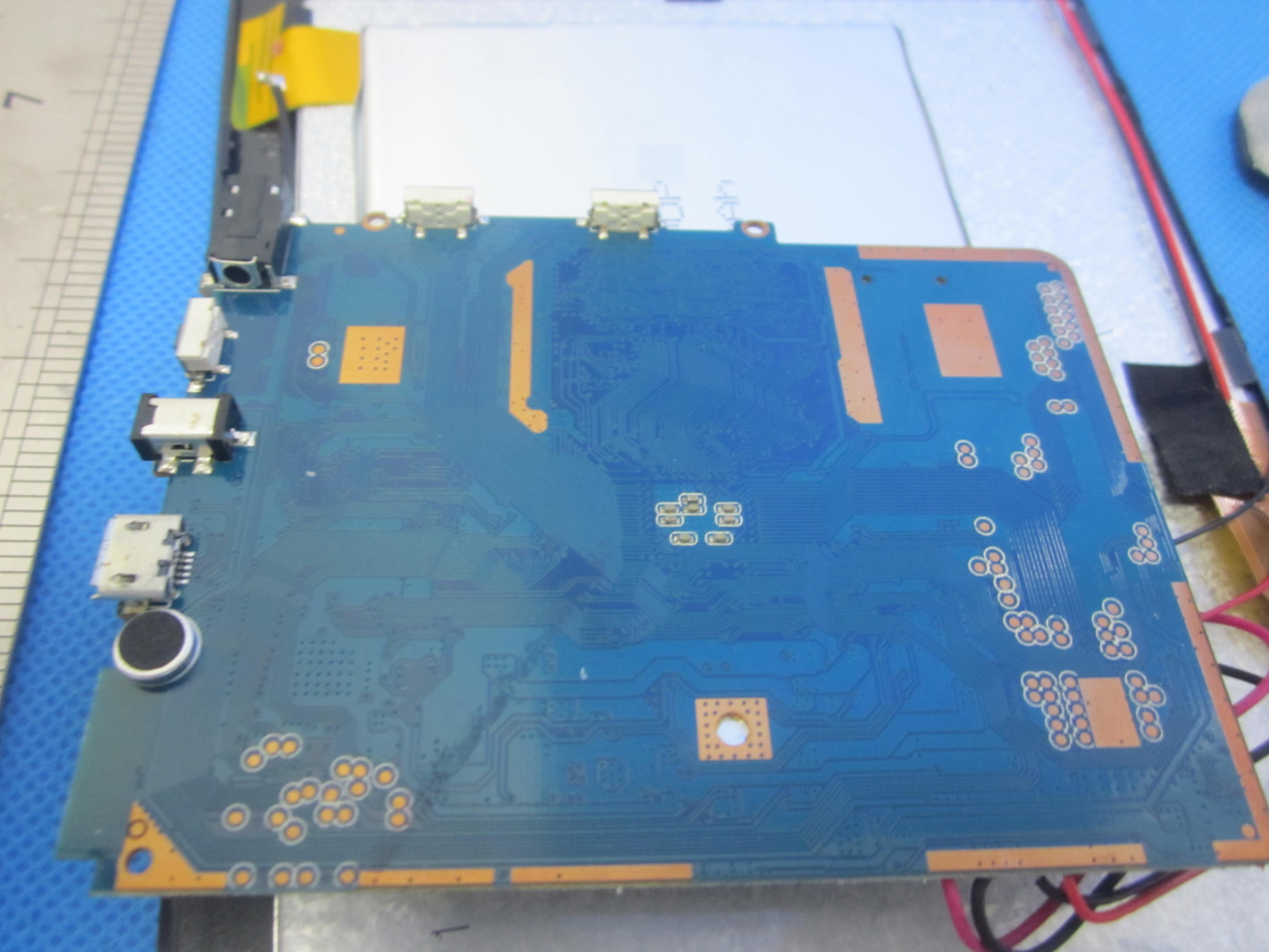 FCC ID 2AFVFWB7 Internal Photos