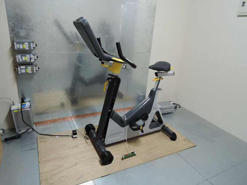 FCC ID 2AFY2UTRT Test Setup Photos