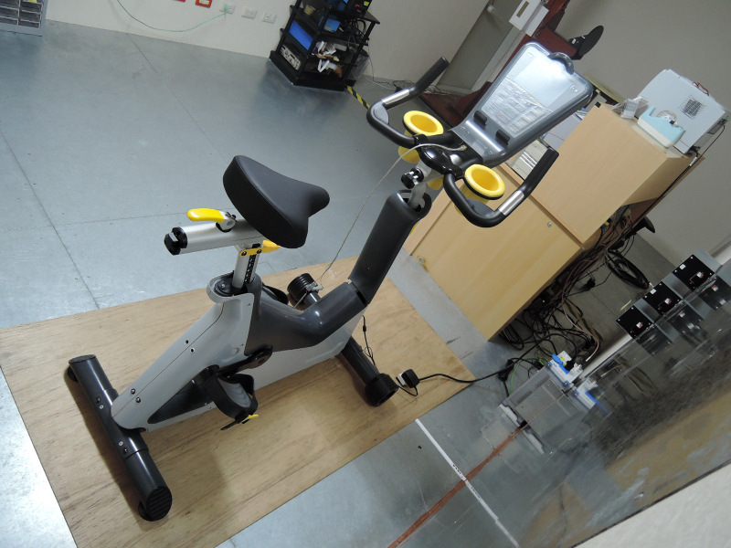 FCC ID 2AFY2UTRT Test Setup Photos