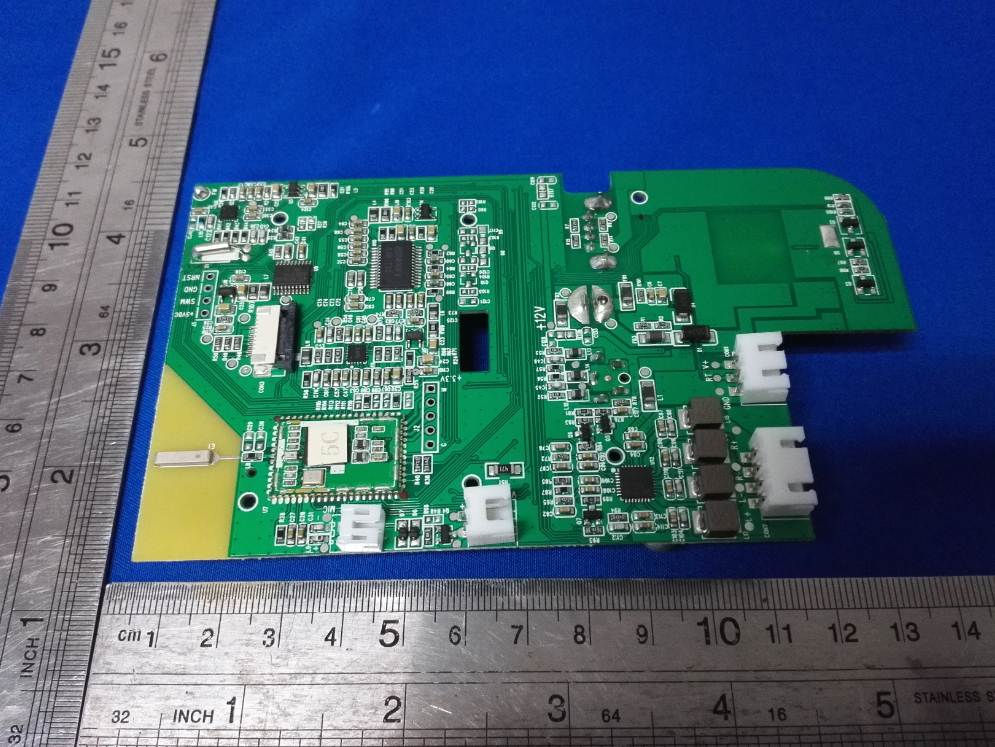 FCC ID 2AGYV-BLU Internal Photos
