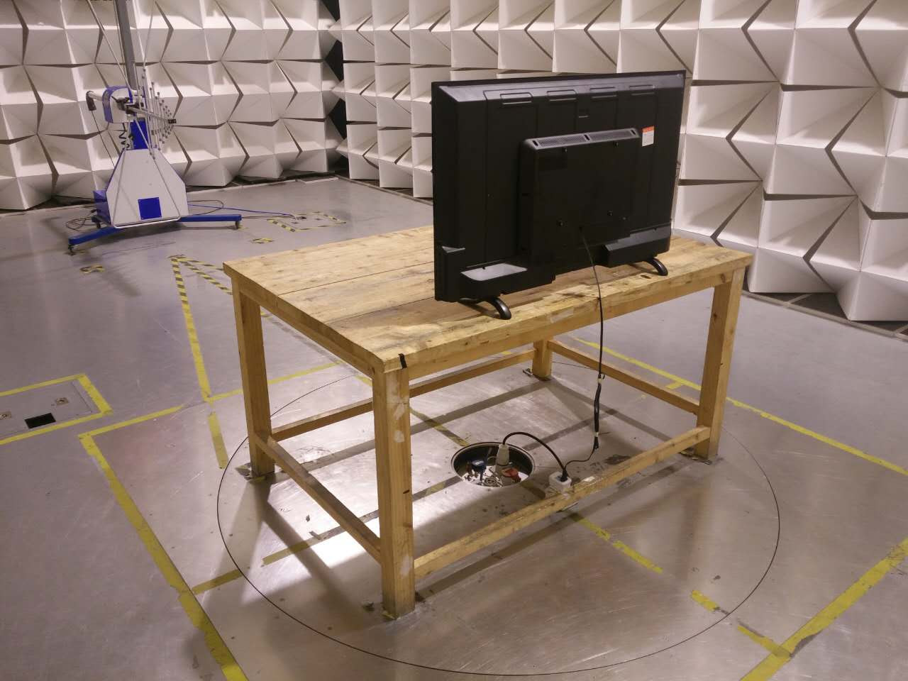 FCC ID 2AHAK-WD42FB268 Test Setup Photos
