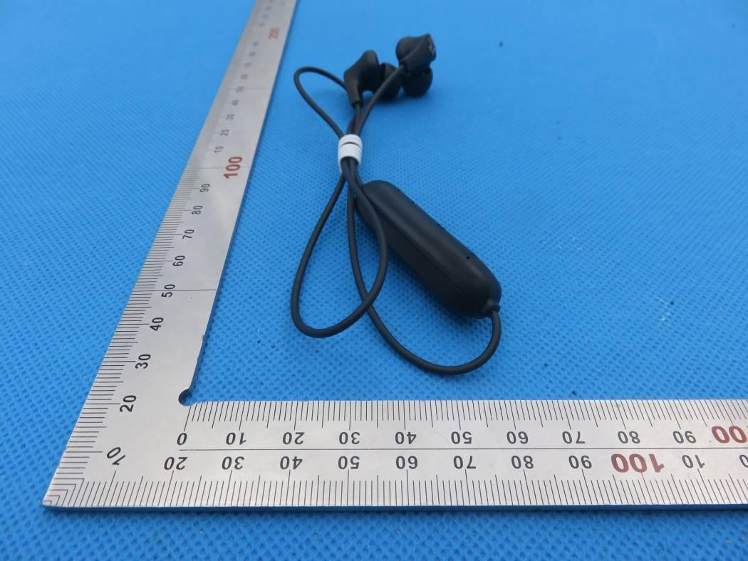 FCC ID 2AHYV-UNIVERS External Photos