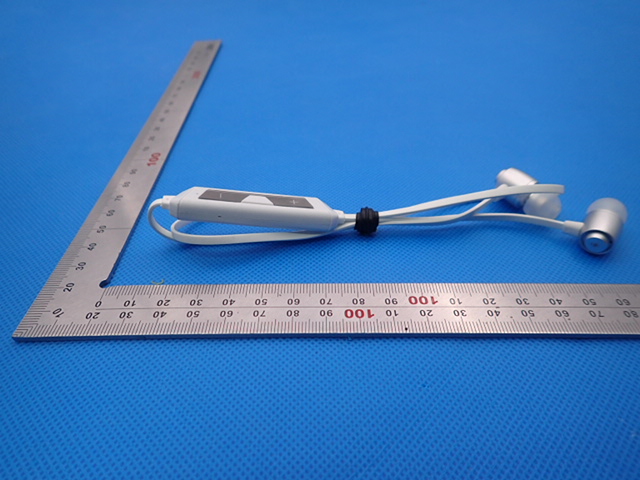 FCC ID 2AI4ZS6 External Photos