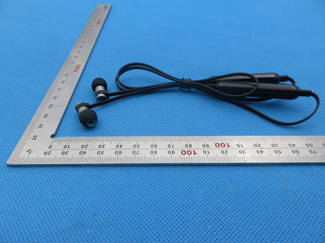 FCC ID 2AI4ZS8 External Photos