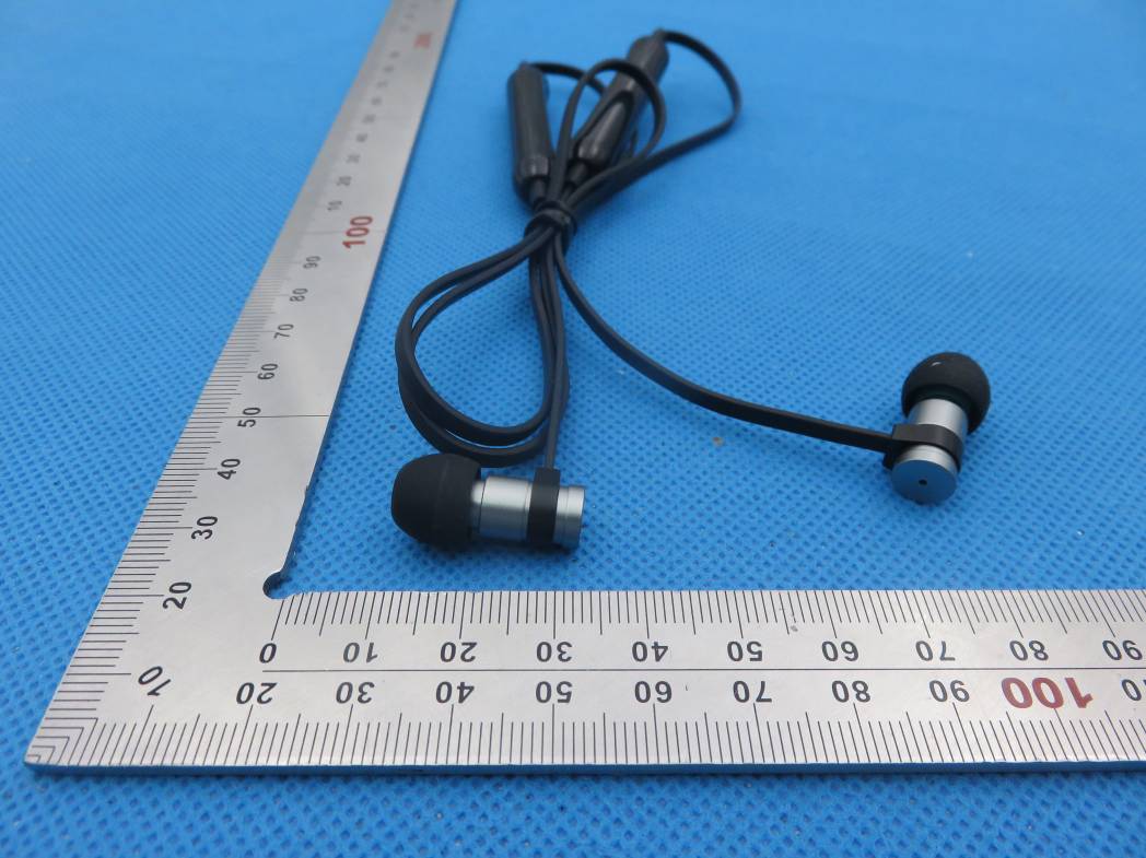 FCC ID 2AI4ZS8 External Photos