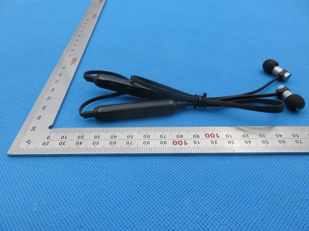 FCC ID 2AI4ZS8 External Photos
