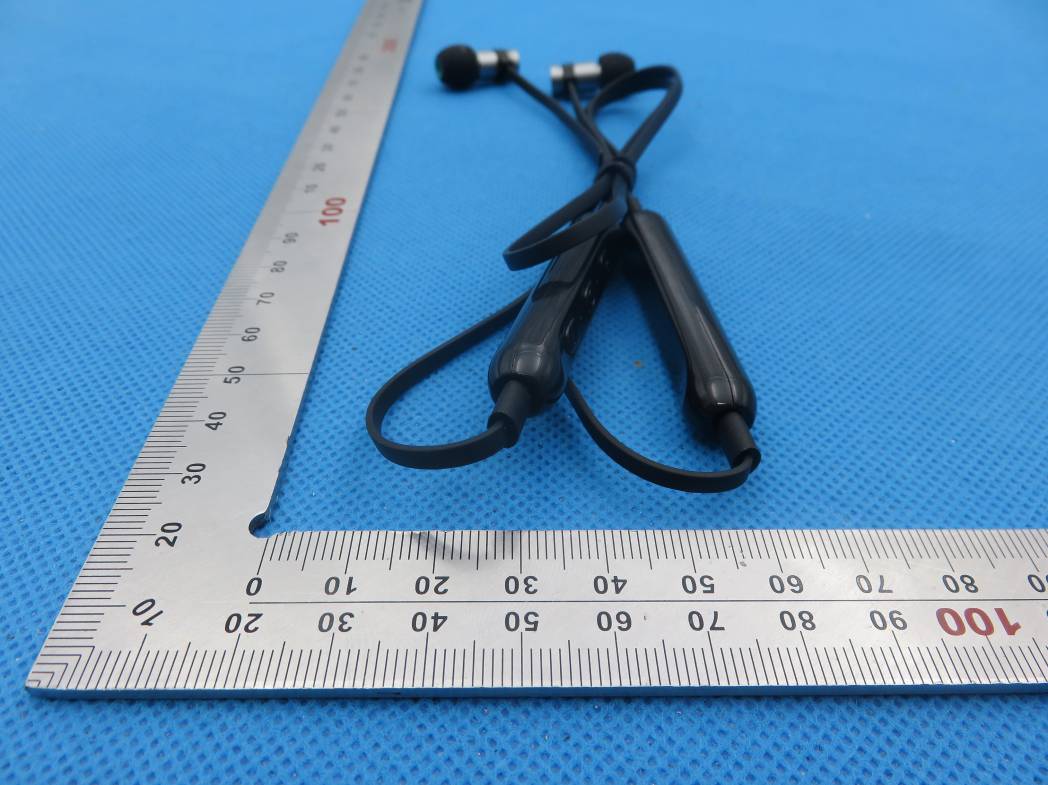 FCC ID 2AI4ZS8 External Photos