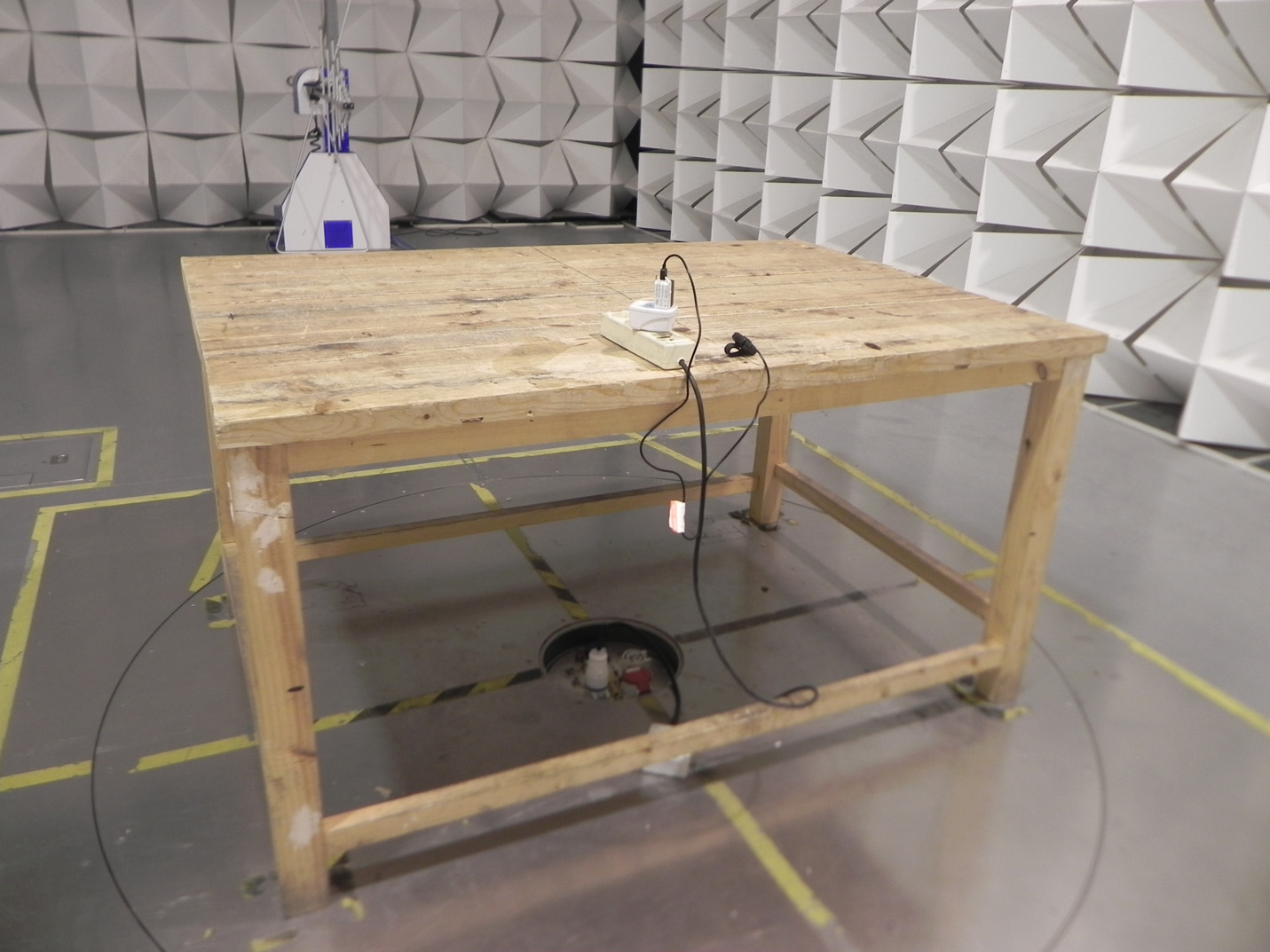 FCC ID 2AIO2-R1 Test Setup Photos