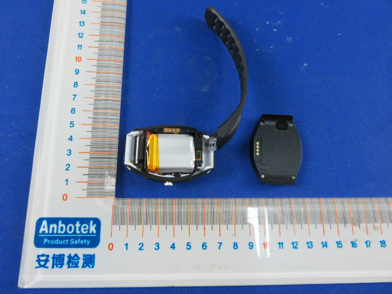 FCC ID 2AIQ2-V01 Internal Photos