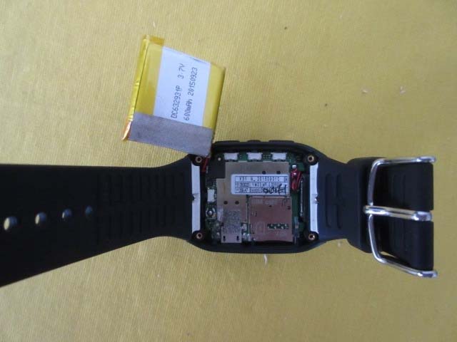 FCC ID 2AIYYWEKI2G Internal Photos