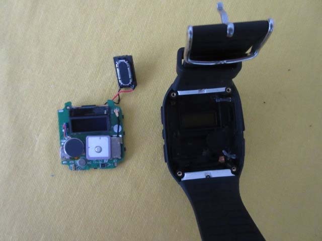 FCC ID 2AIYYWEKI2G Internal Photos