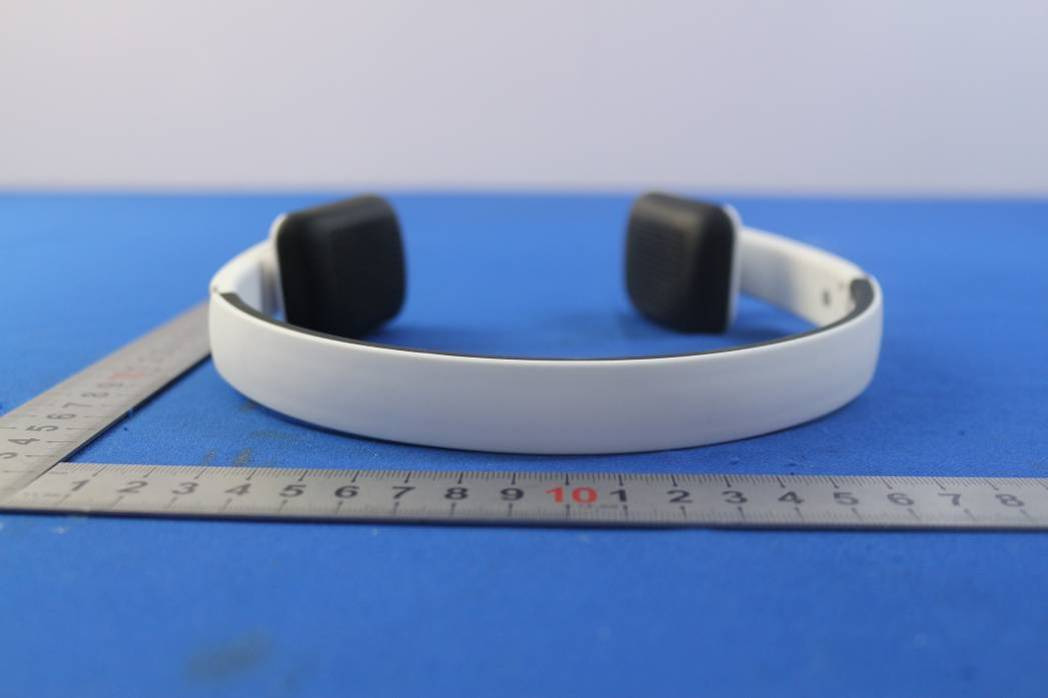 FCC ID 2ALRV-AC1701 External Photos