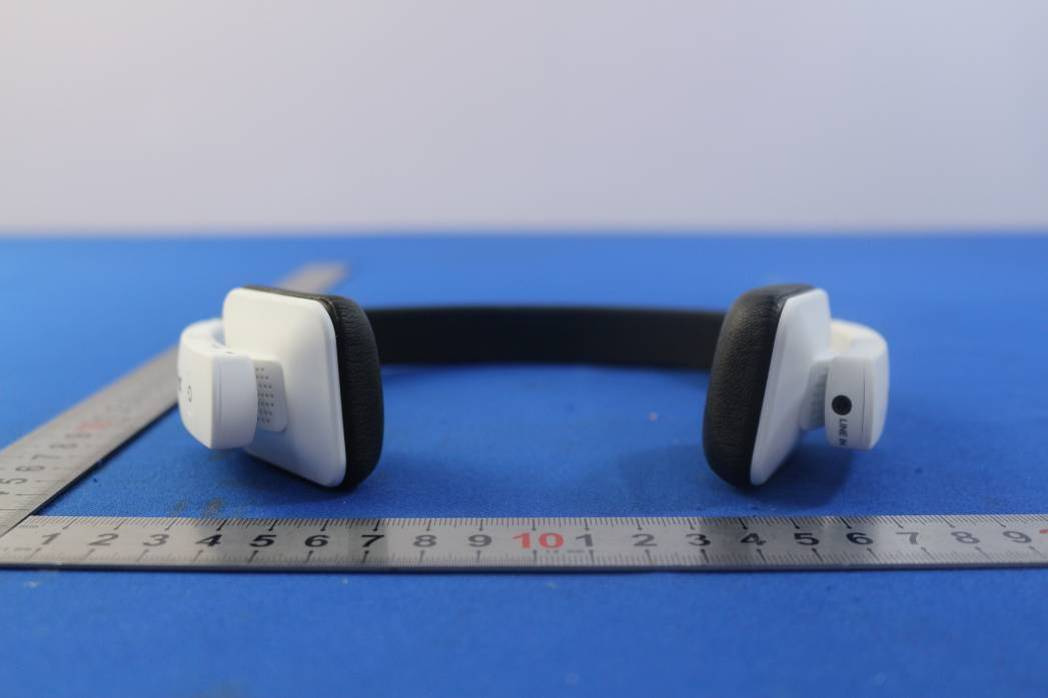 FCC ID 2ALRV-AC1701 External Photos