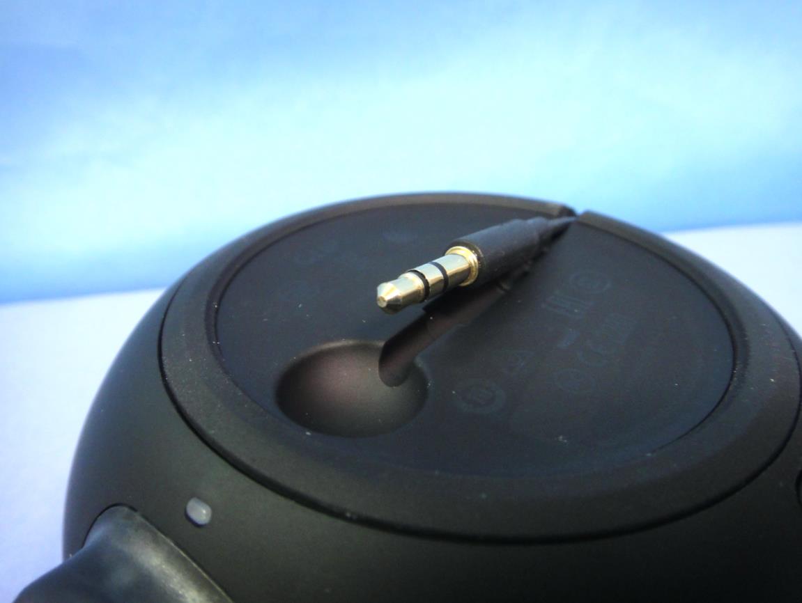 FCC ID APIJBLCLIP2AN External Photos
