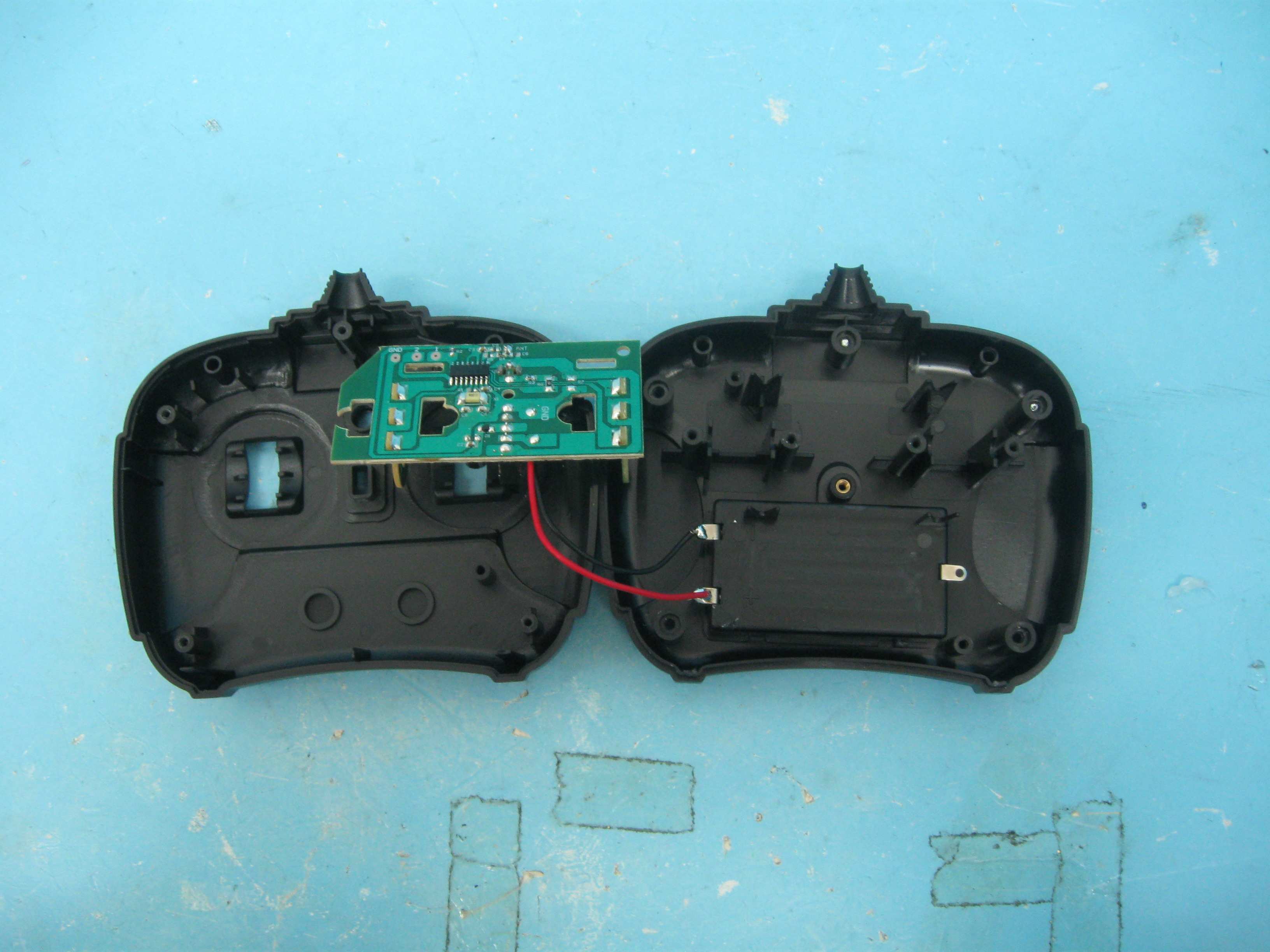 FCC ID O2X93100 Internal Photos