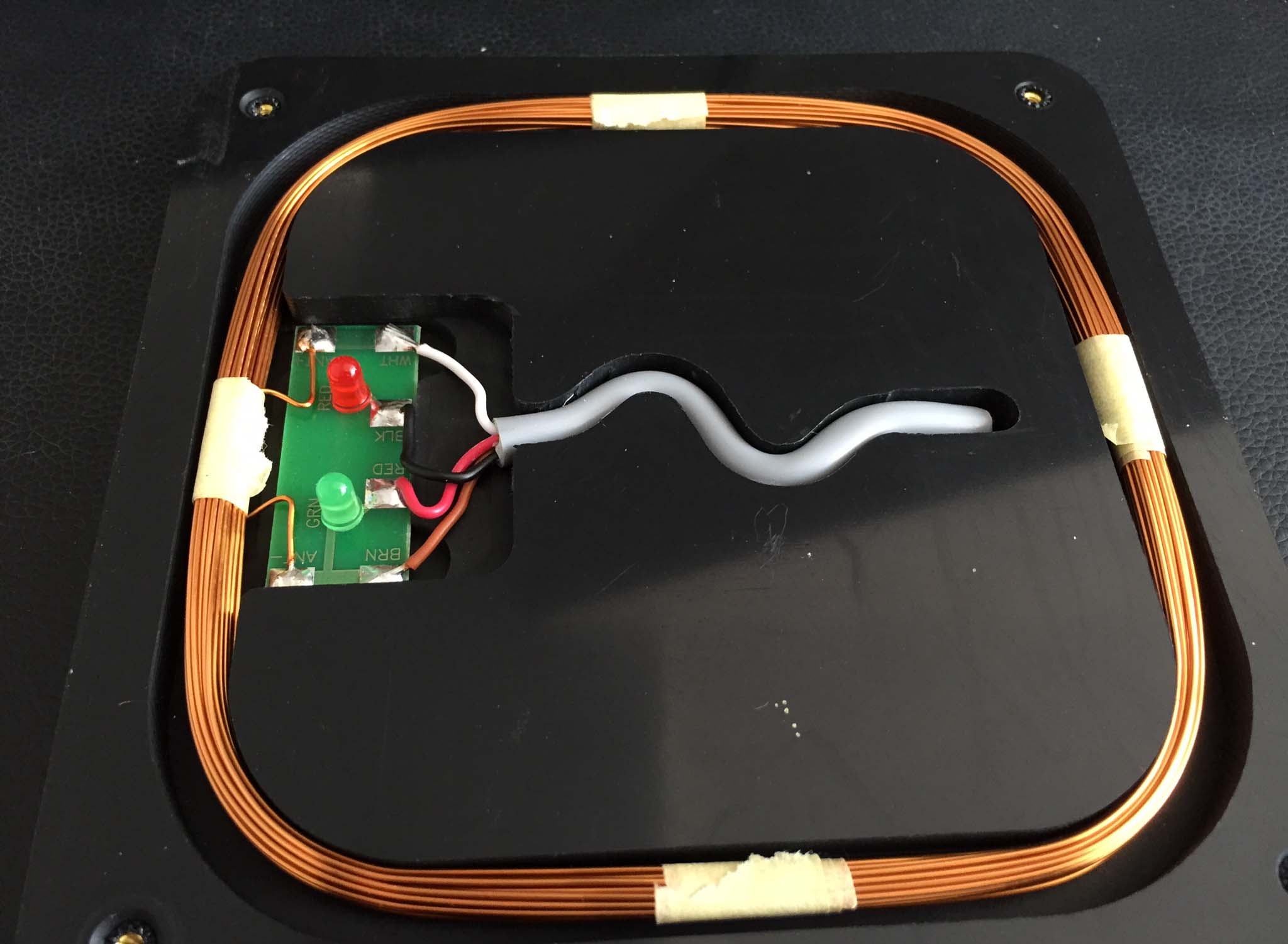 FCC ID UXT-P-ADSC Internal Photos